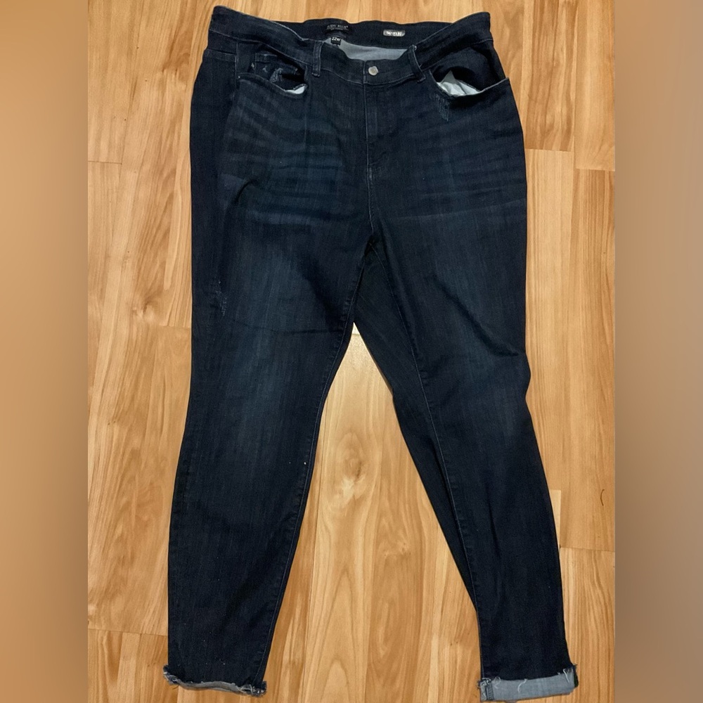 Judy Blue Dark Wash Skinny Fit Jeans distressed ankle